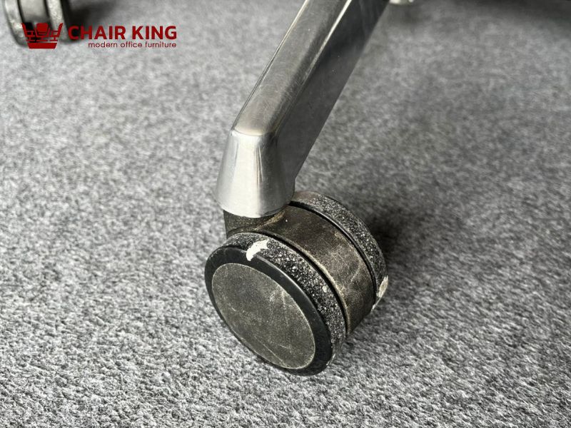 dấu hiệu cần lắp bánh xe ghế xoay