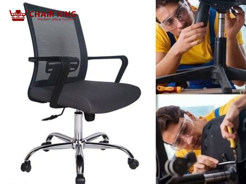 Tháo rời ống nhựa bảo vệ trục khi tháo chân ghế xoay